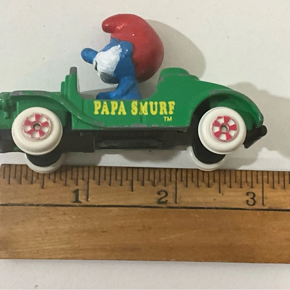 Vintage ERTL Peyo Papa Smurf #4 Green 1982 Die Cast Car with PVC figure